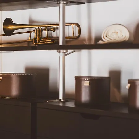 Ab - Via Solferino 39 Bologne